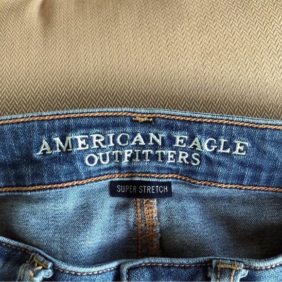 American Eagle Outfitters Ripped & Patched Denim Super Stretch Jegging 4 Short - Picture 10 of 16